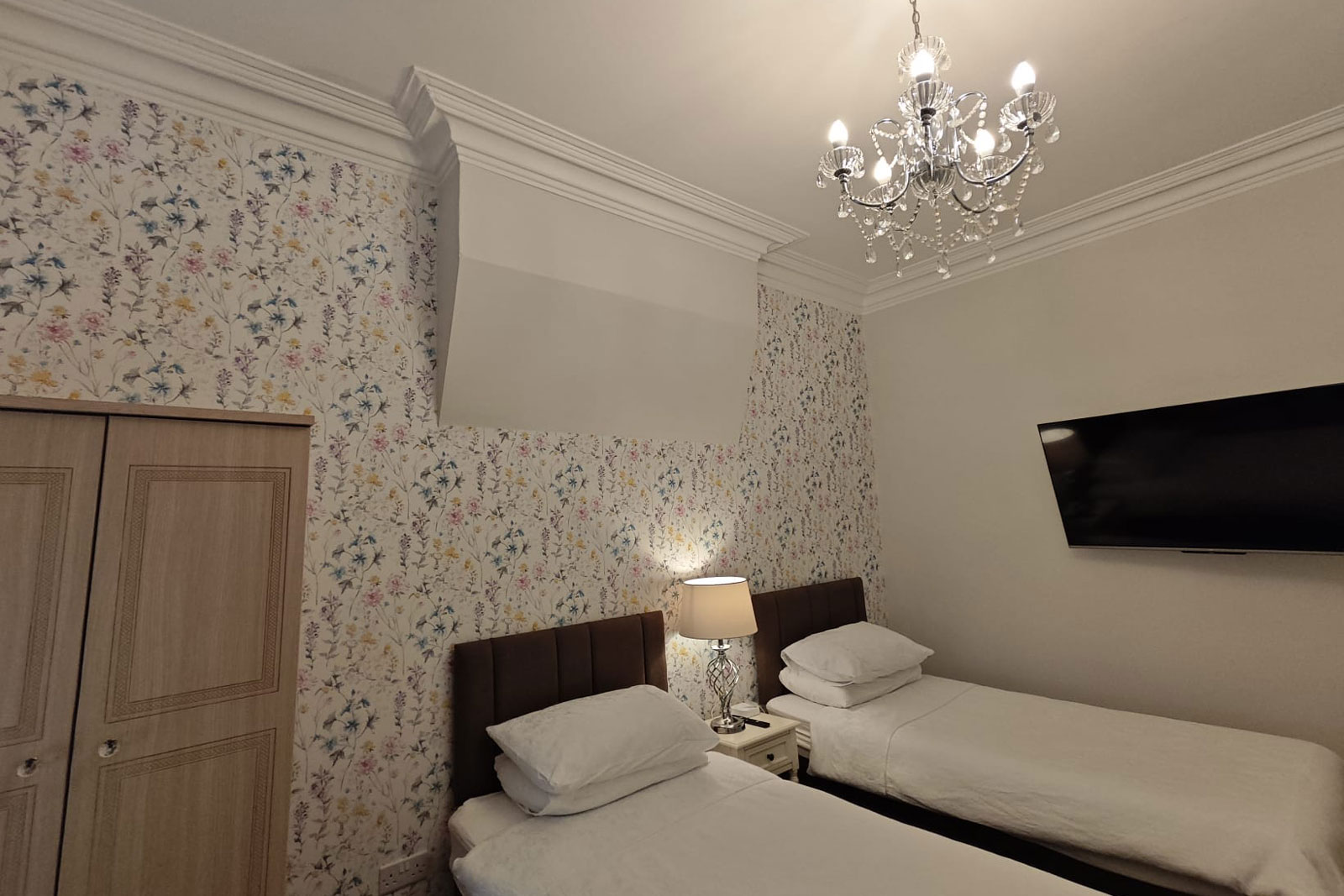 Room 1 — Classic Twin at The Rosedene, Llandudno — photo 2